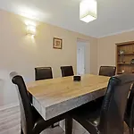 Elegant & Unique Getaway - Spacious 3 Bedroom, 2 Bathroom City Centre Apartment - Free Allocated Parking.